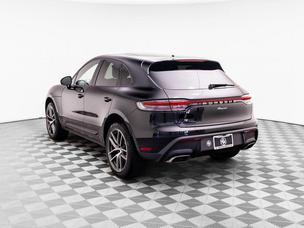 Porsche Macan view 3