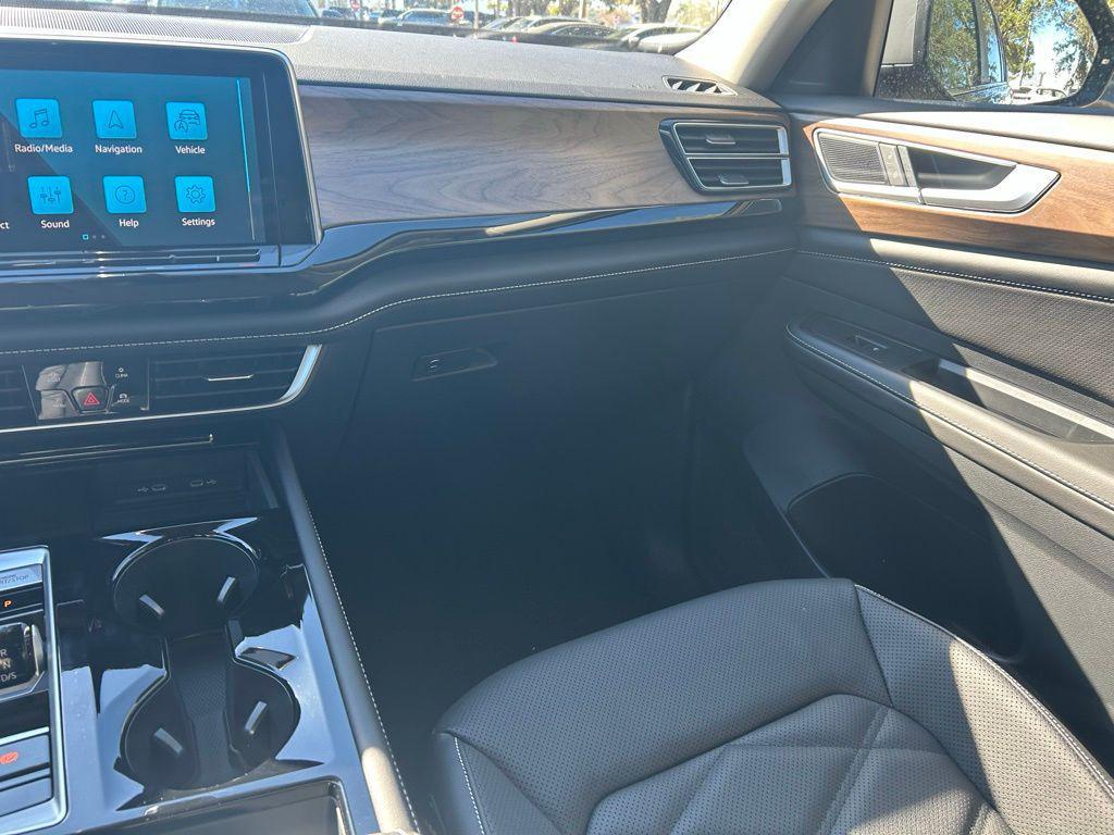 new 2026 Volkswagen Atlas car, priced at $43,222