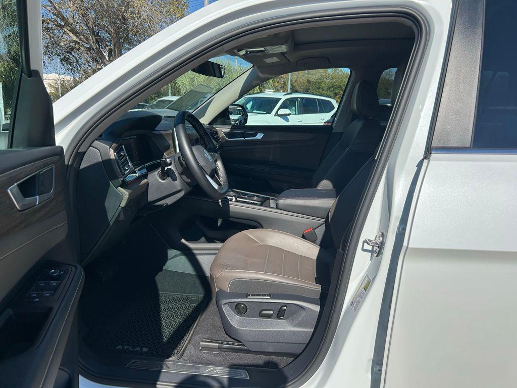 used 2025 Volkswagen Atlas car, priced at $40,396