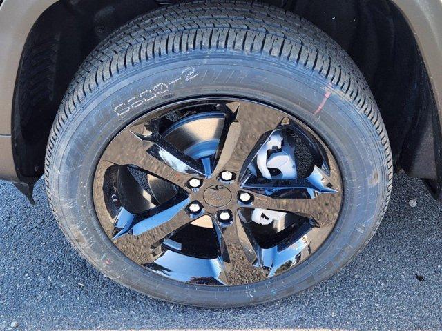 new 2025 Jeep Grand Cherokee car, priced at $46,033