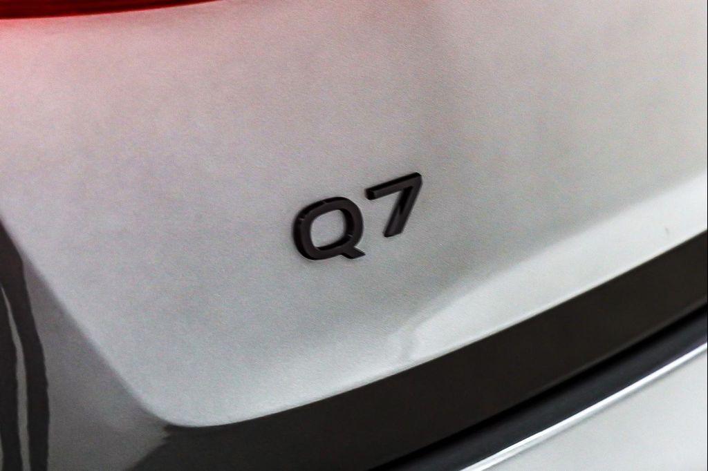 new 2026 Audi Q7 car, priced at $67,135