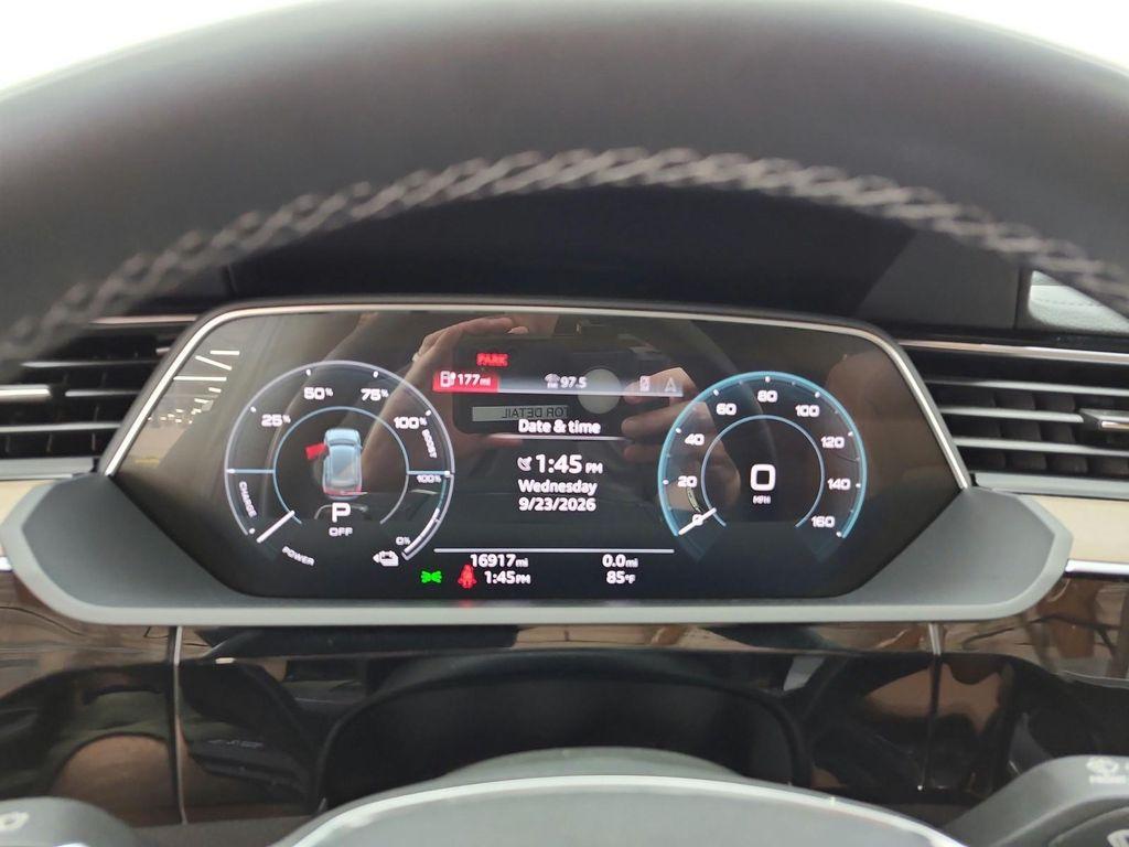 Audi Q8 e-tron view 12