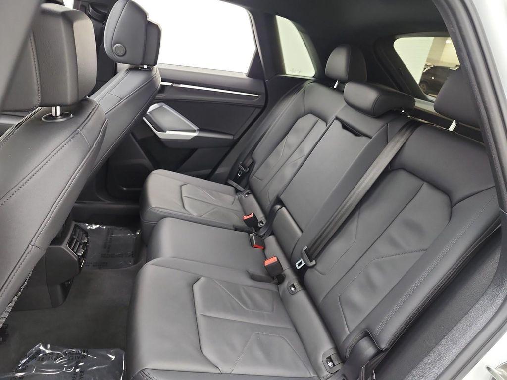 Audi Q3 view 16
