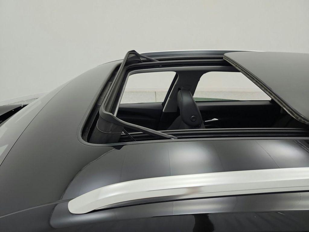 Audi Q5 view 16