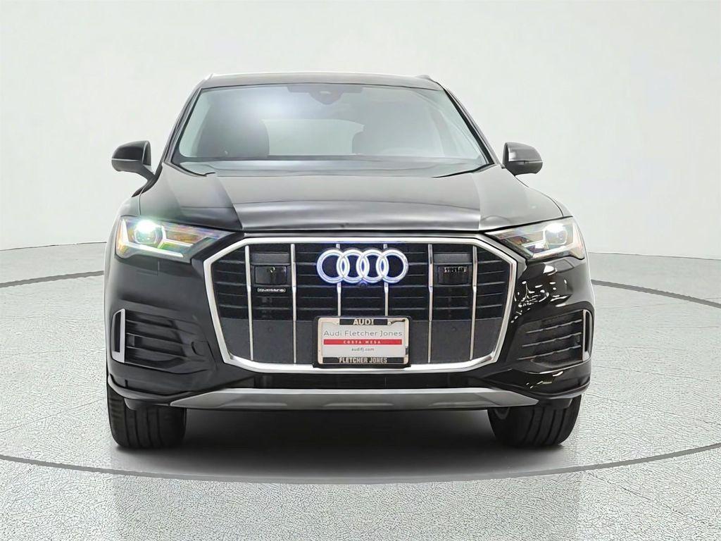 Audi Q7 view 2