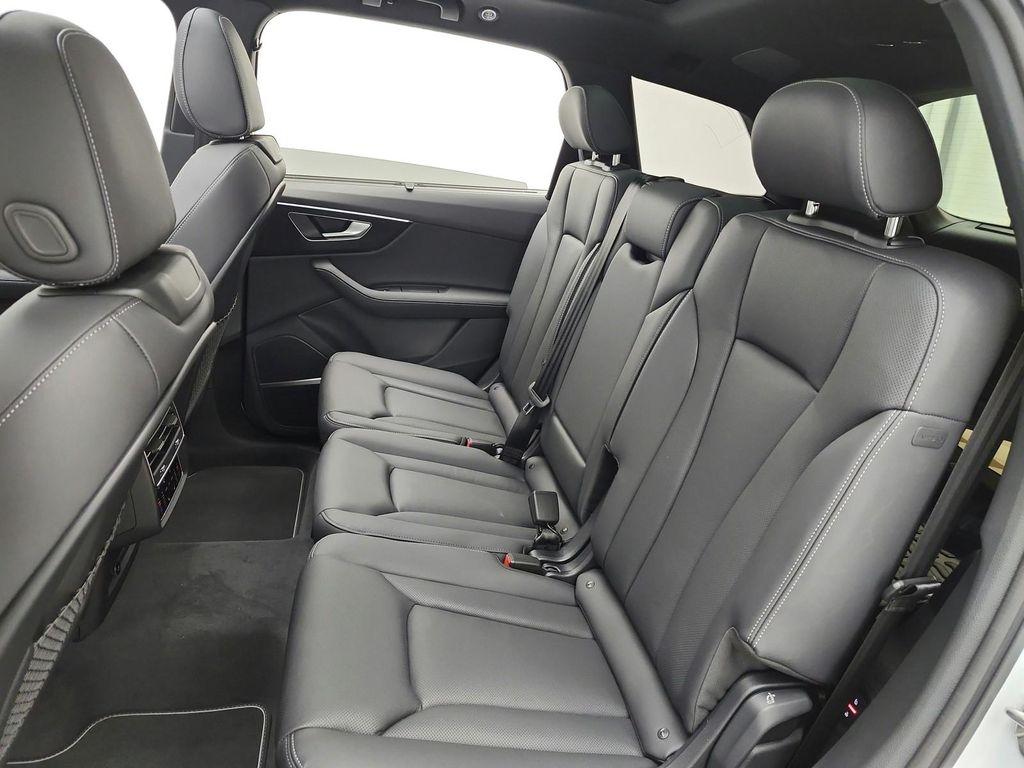 new 2026 Audi Q7 car, priced at $77,555