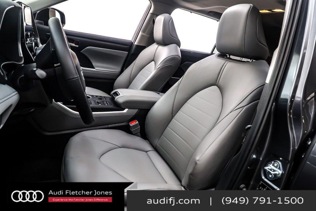 used 2025 Toyota Highlander car, priced at $42,394