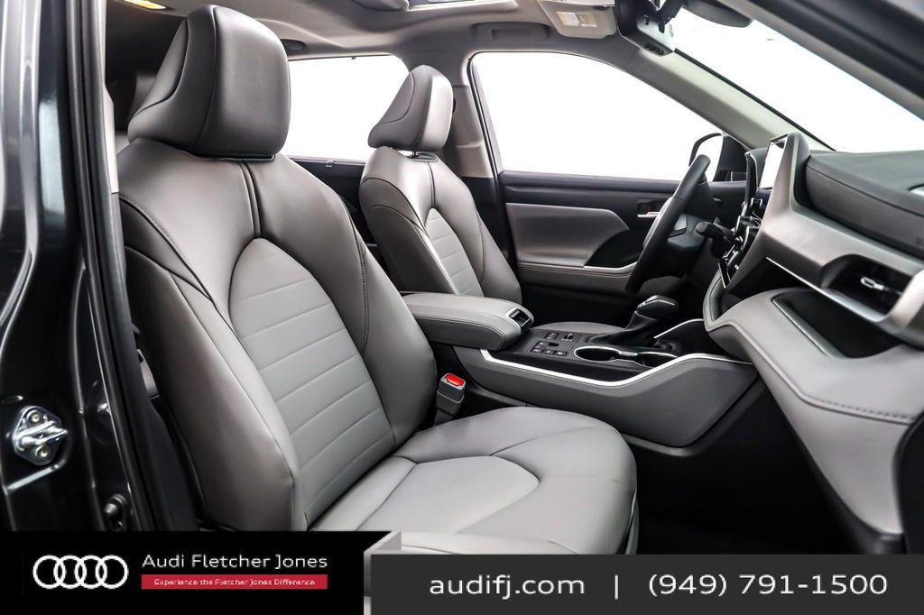 used 2025 Toyota Highlander car, priced at $42,394