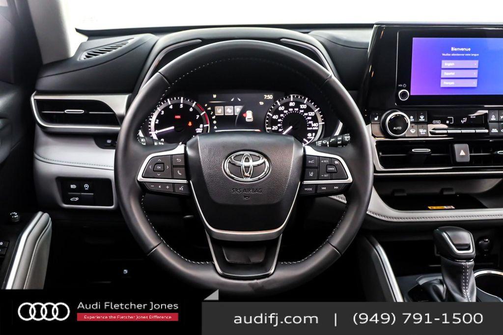 used 2025 Toyota Highlander car, priced at $42,394