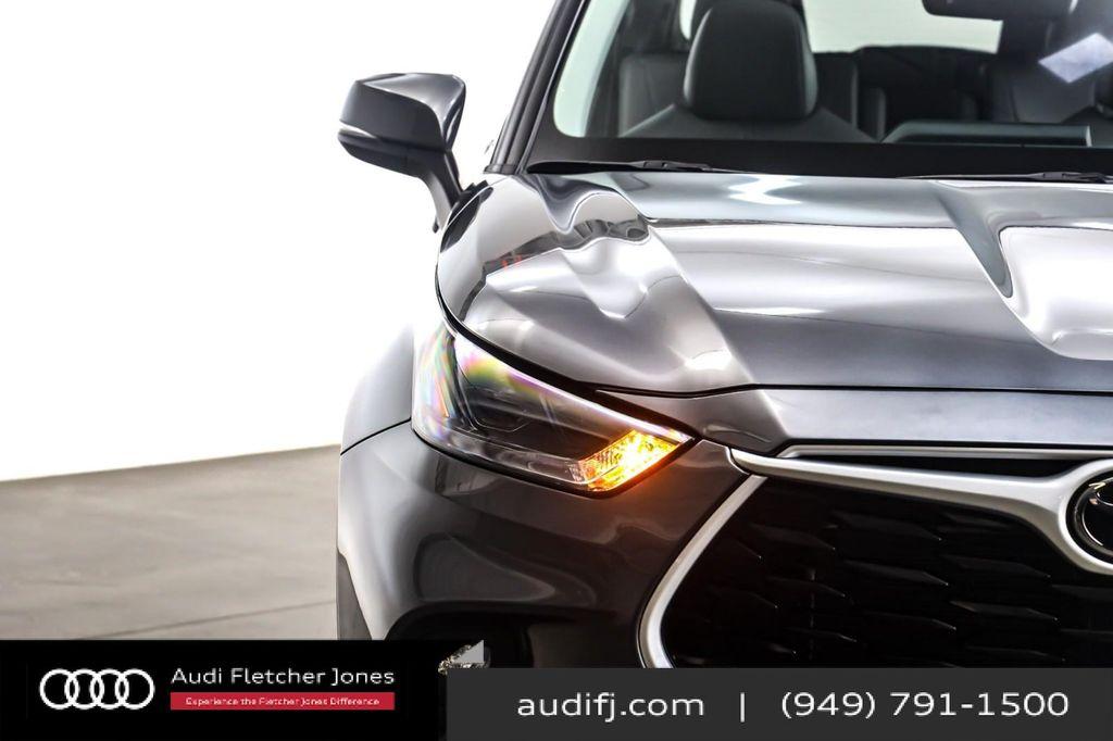 used 2025 Toyota Highlander car, priced at $42,394