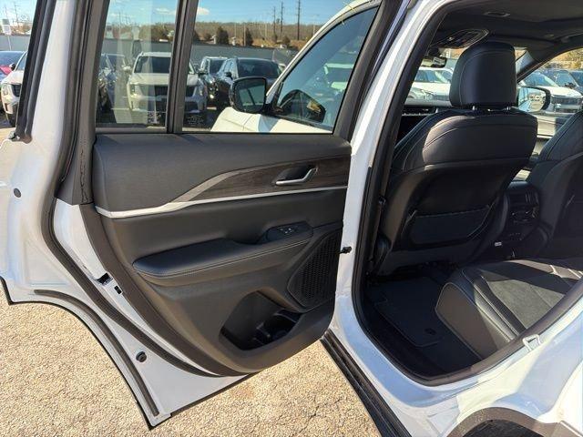 new 2026 Jeep Grand Cherokee car, priced at $45,440