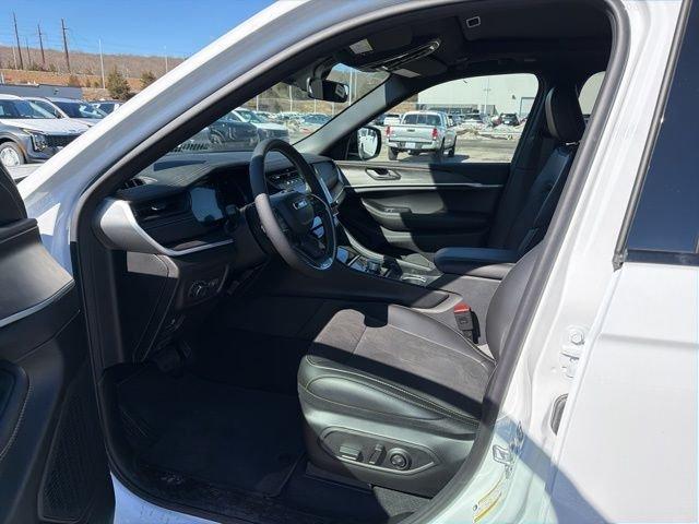 new 2026 Jeep Grand Cherokee car, priced at $45,440