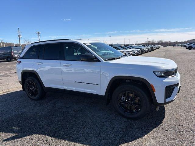 new 2026 Jeep Grand Cherokee car, priced at $45,440