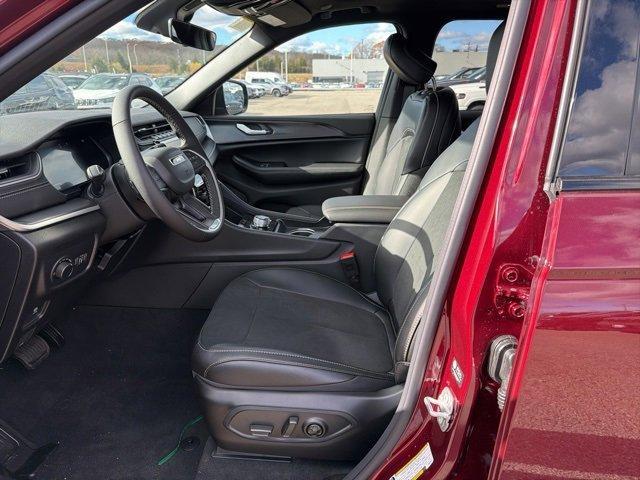 new 2025 Jeep Grand Cherokee car, priced at $46,205