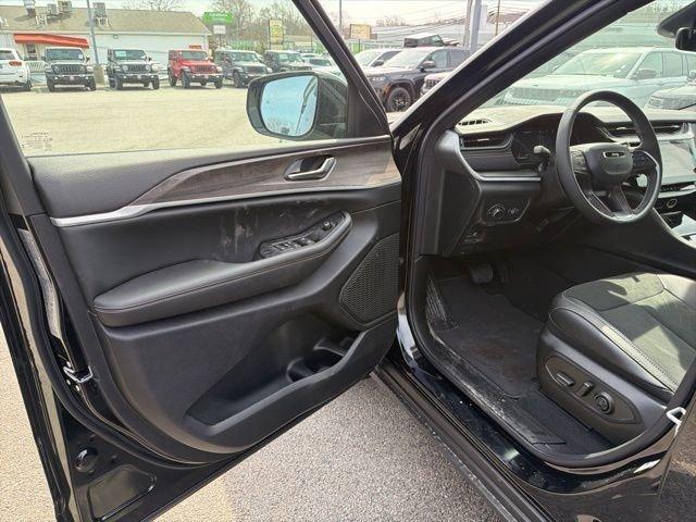 new 2026 Jeep Grand Cherokee car, priced at $45,937