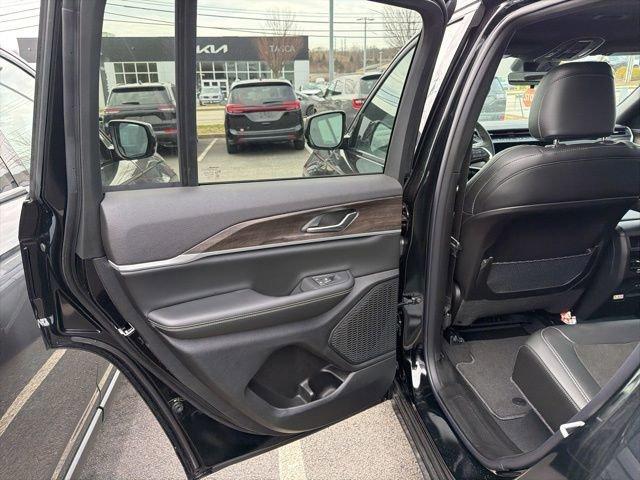 new 2026 Jeep Grand Cherokee car, priced at $47,250