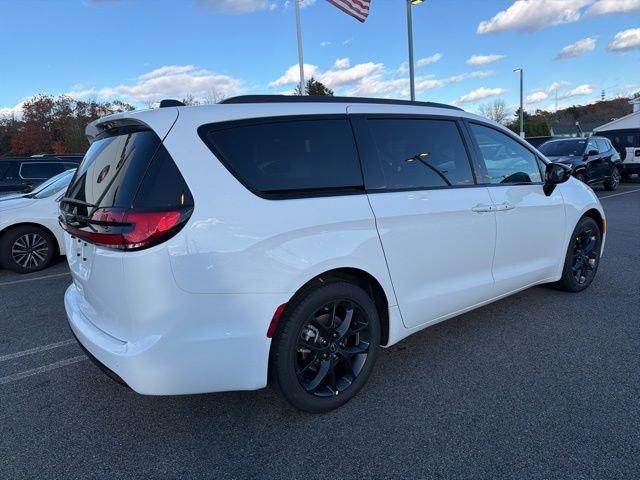 new 2026 Chrysler Pacifica car, priced at $43,587