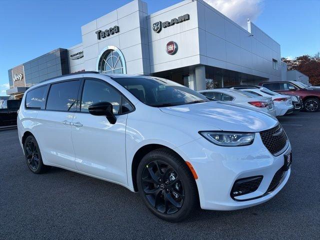 new 2026 Chrysler Pacifica car, priced at $43,986
