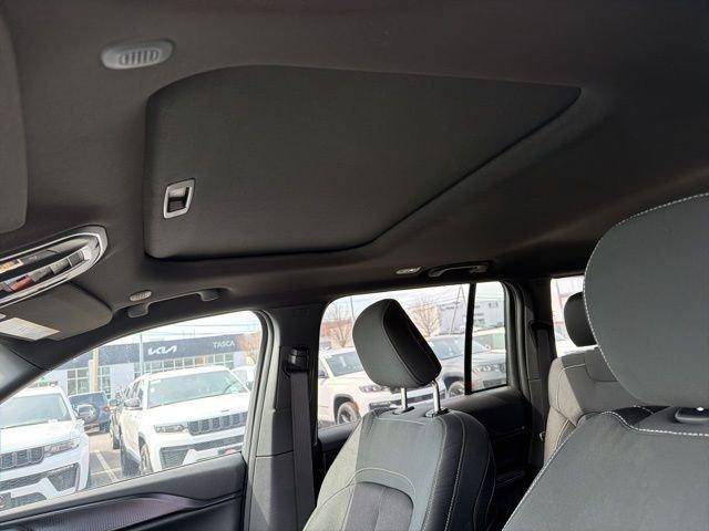 new 2026 Jeep Grand Cherokee car, priced at $44,225