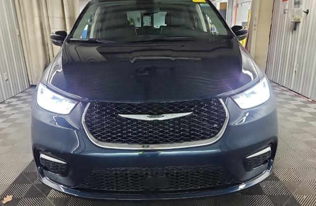 used 2024 Chrysler Pacifica car, priced at $39,718