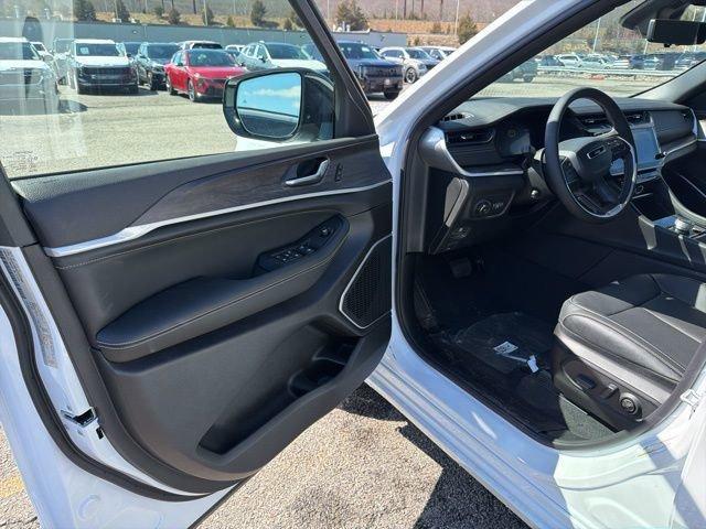 new 2026 Jeep Grand Cherokee car, priced at $52,130