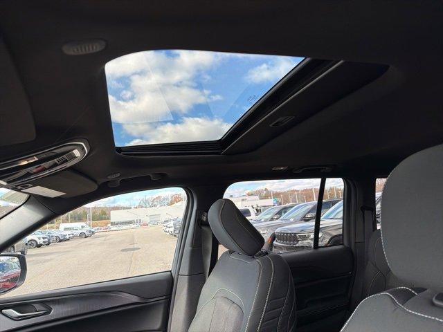 new 2025 Jeep Grand Cherokee car, priced at $40,040