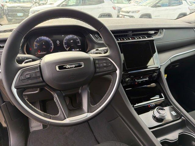 new 2025 Jeep Grand Cherokee car, priced at $40,040