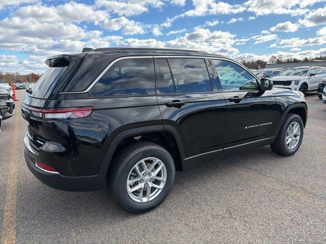 new 2025 Jeep Grand Cherokee car, priced at $40,040