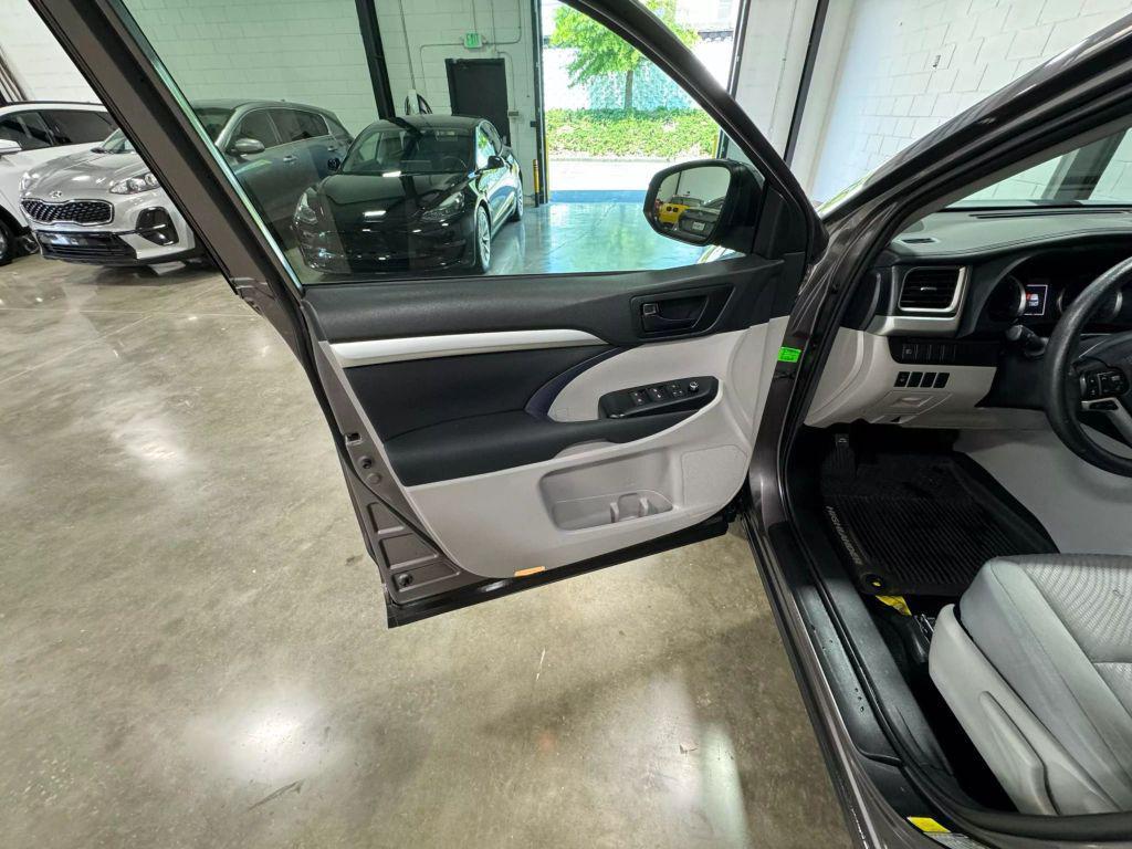 used 2019 Toyota Highlander car, priced at $23,800