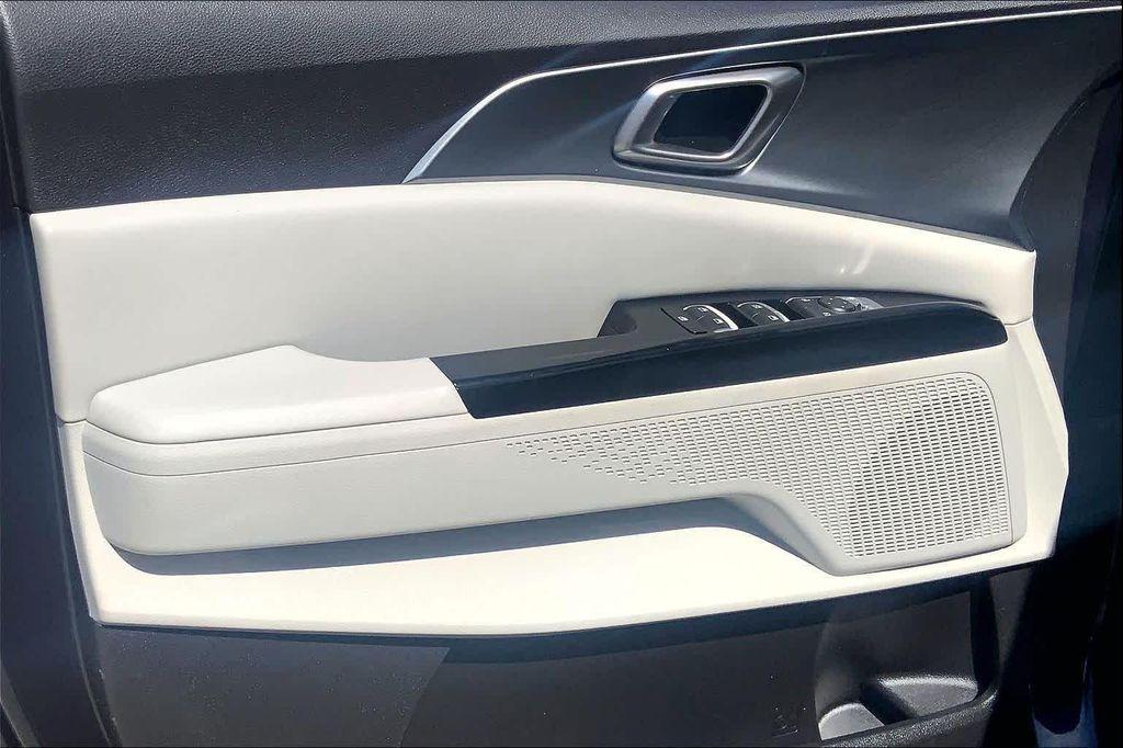 used 2023 Kia Carnival car, priced at $26,580