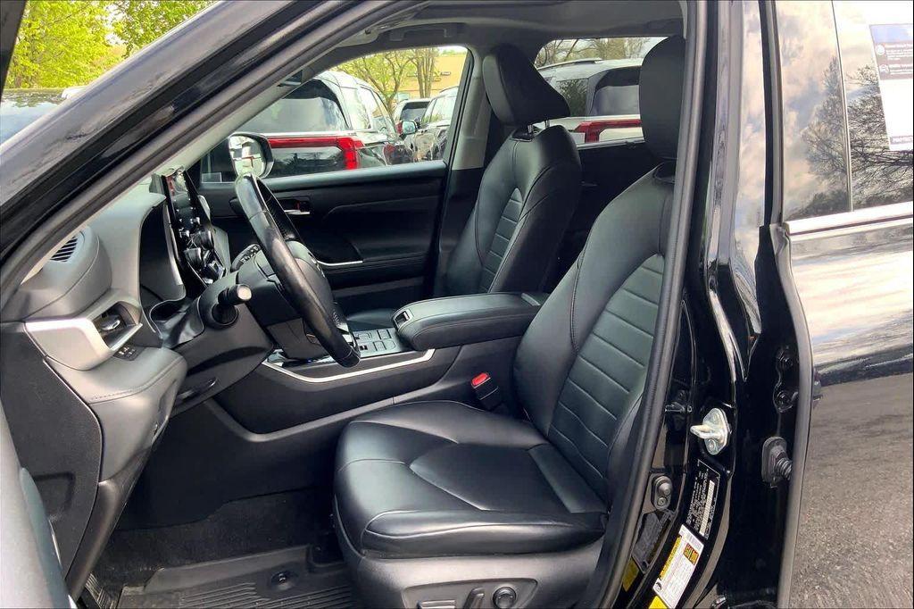 used 2020 Toyota Highlander car, priced at $21,652