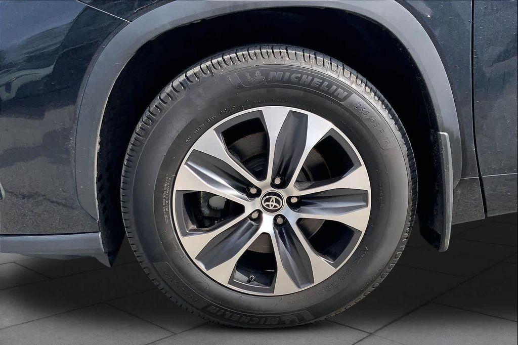 used 2020 Toyota Highlander car, priced at $21,652