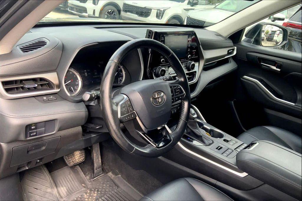 used 2020 Toyota Highlander car, priced at $21,652