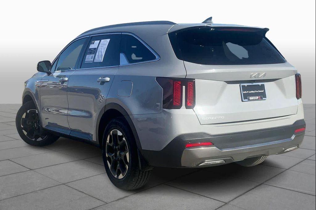 used 2025 Kia Sorento car, priced at $31,497