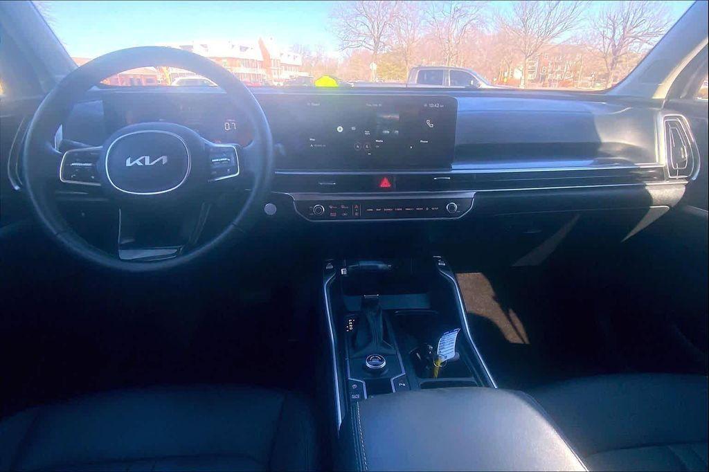 used 2025 Kia Sorento car, priced at $31,497