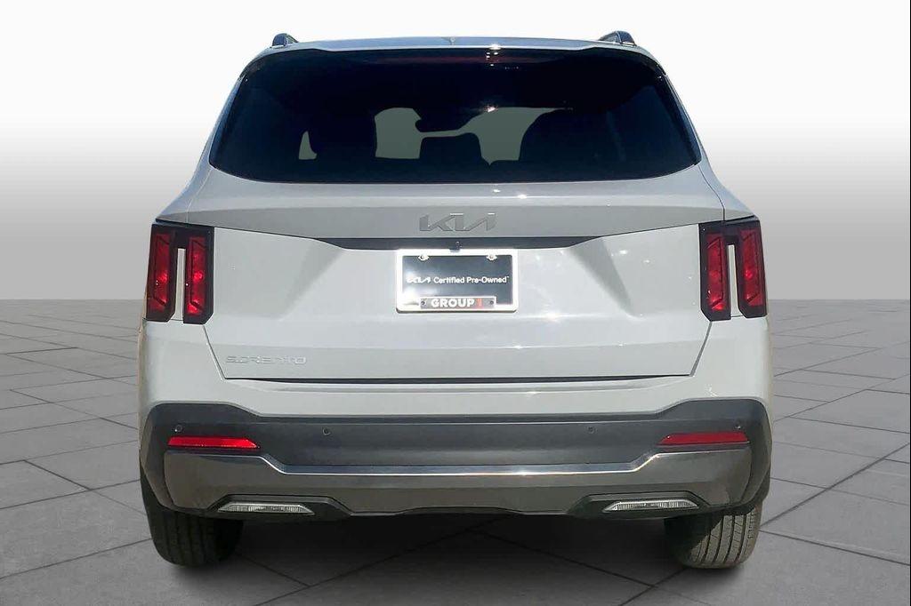 used 2025 Kia Sorento car, priced at $31,497