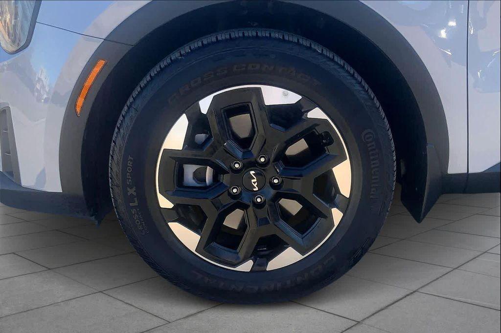 used 2025 Kia Sorento car, priced at $31,497