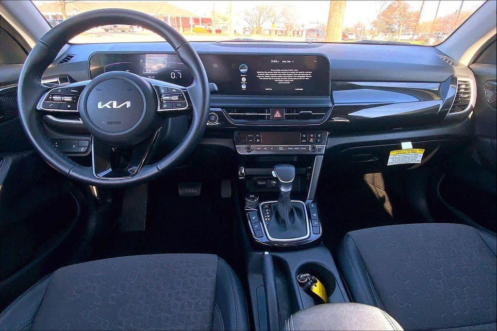 used 2025 Kia Seltos car, priced at $25,971