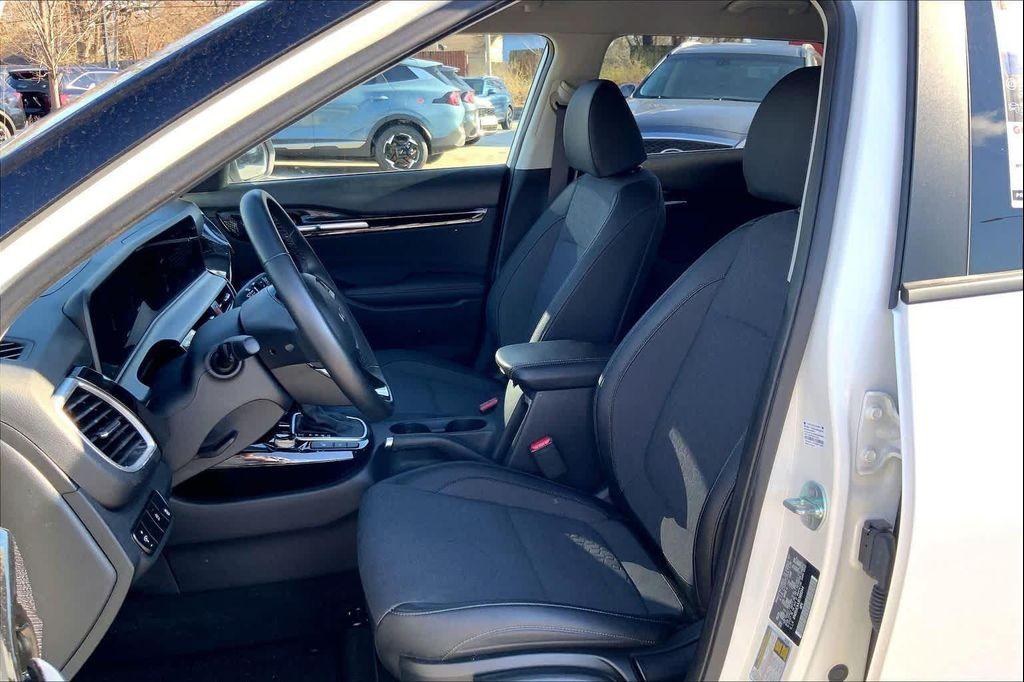 used 2025 Kia Seltos car, priced at $25,971