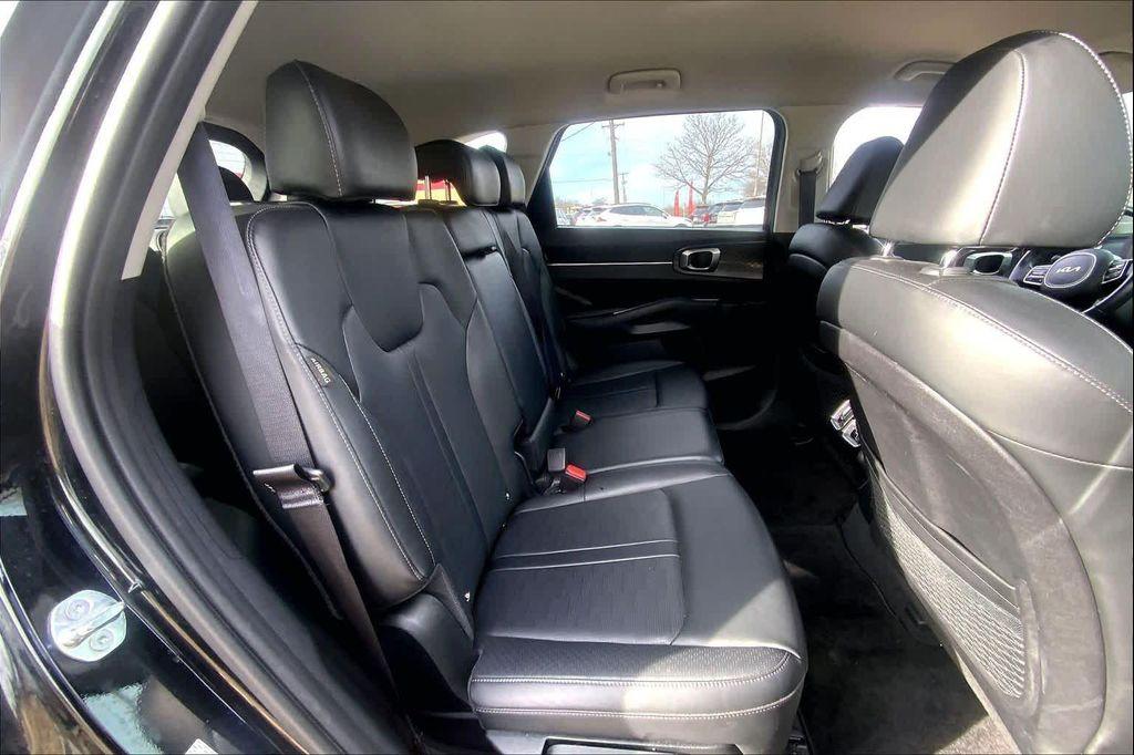 used 2024 Kia Sorento car, priced at $25,564