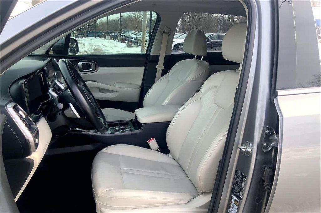 used 2023 Kia Sorento Hybrid car, priced at $23,912