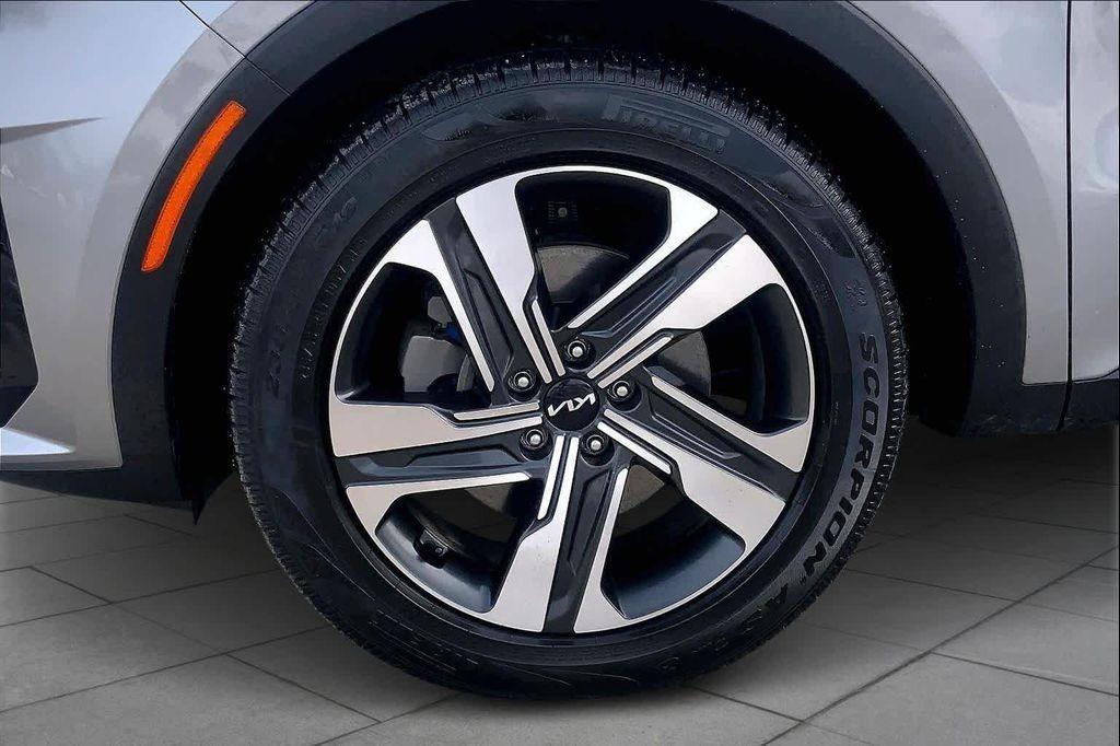 used 2023 Kia Sorento Hybrid car, priced at $23,912