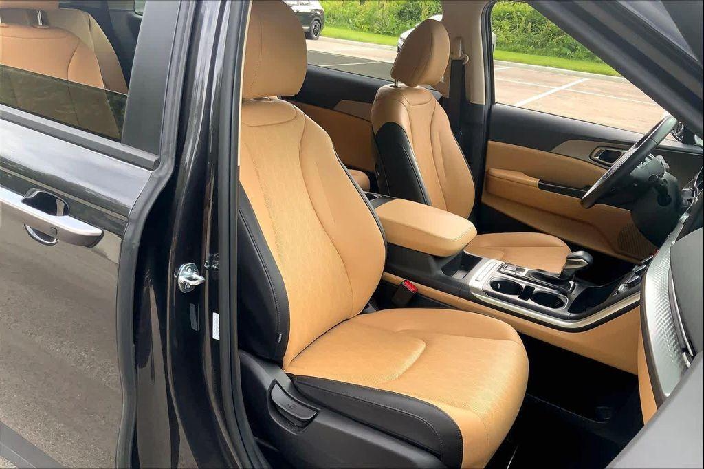 used 2024 Kia Carnival car, priced at $32,621