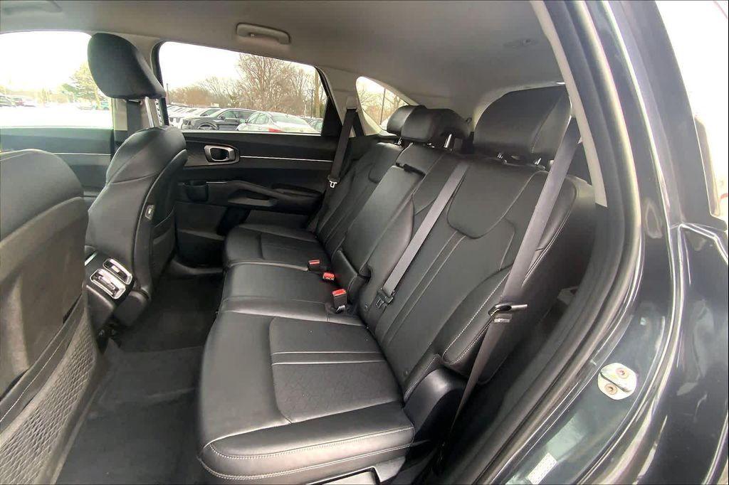 used 2022 Kia Sorento car, priced at $22,213