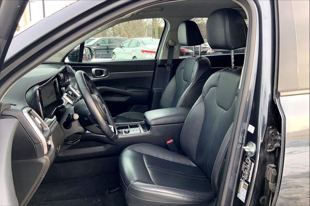 used 2022 Kia Sorento car, priced at $22,213