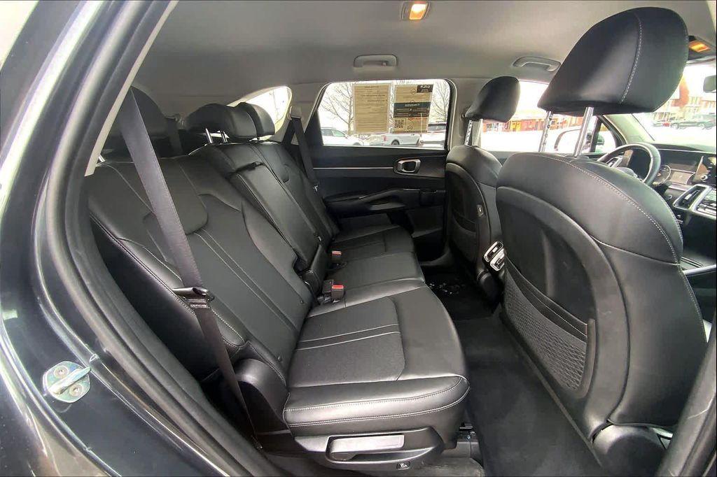 used 2022 Kia Sorento car, priced at $22,213