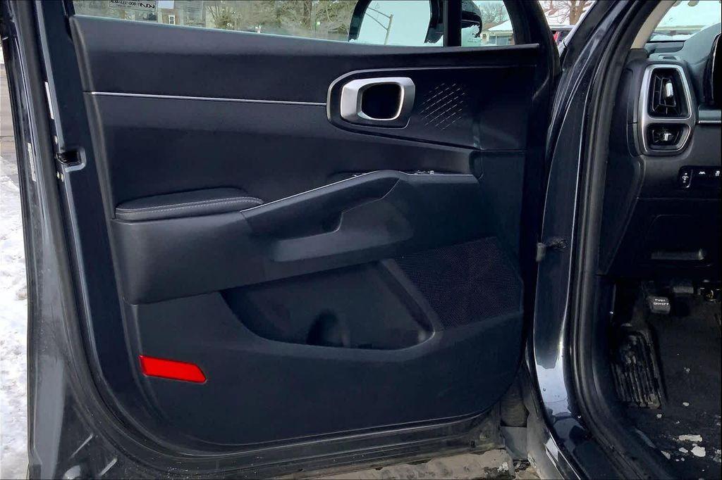 used 2022 Kia Sorento car, priced at $22,213