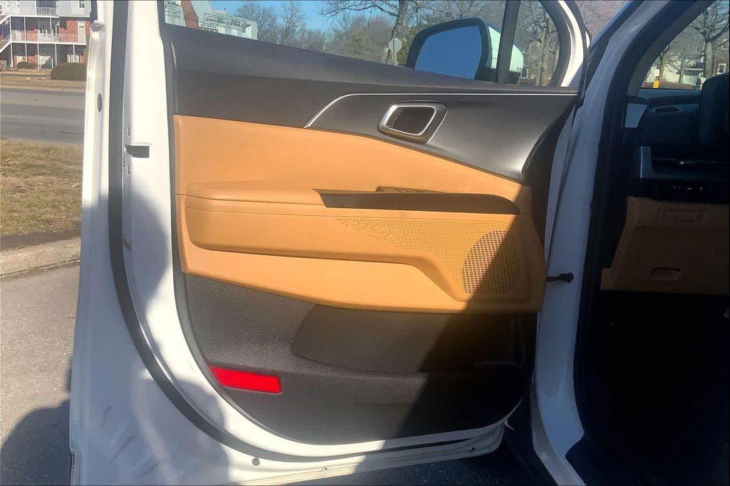 used 2024 Kia Carnival car, priced at $28,914