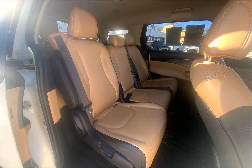 used 2024 Kia Carnival car, priced at $28,914