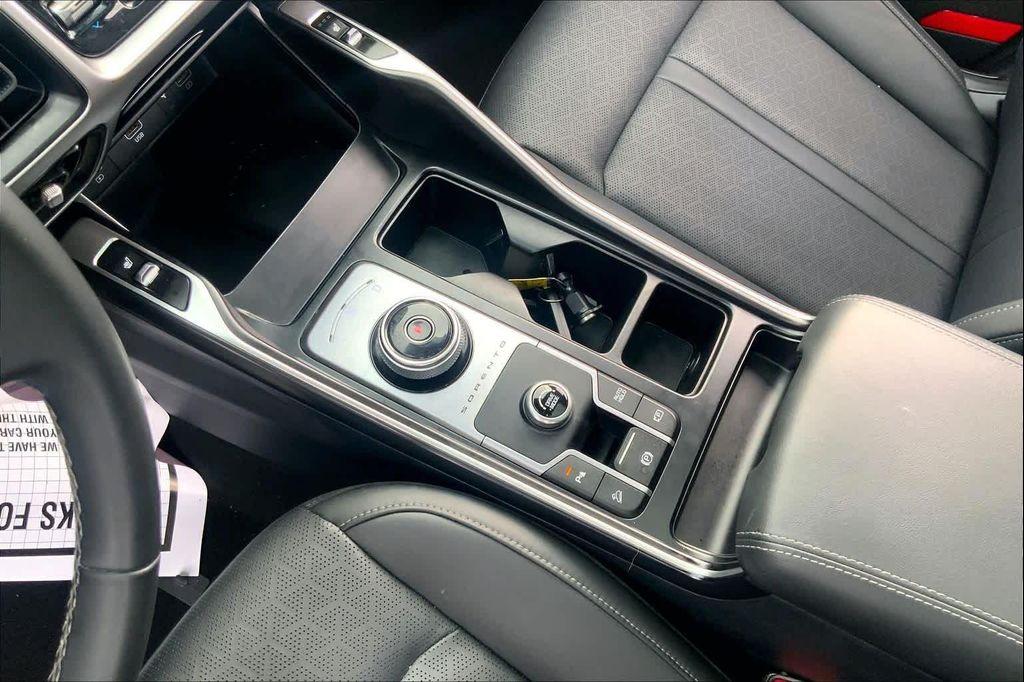 used 2022 Kia Sorento Hybrid car, priced at $25,098